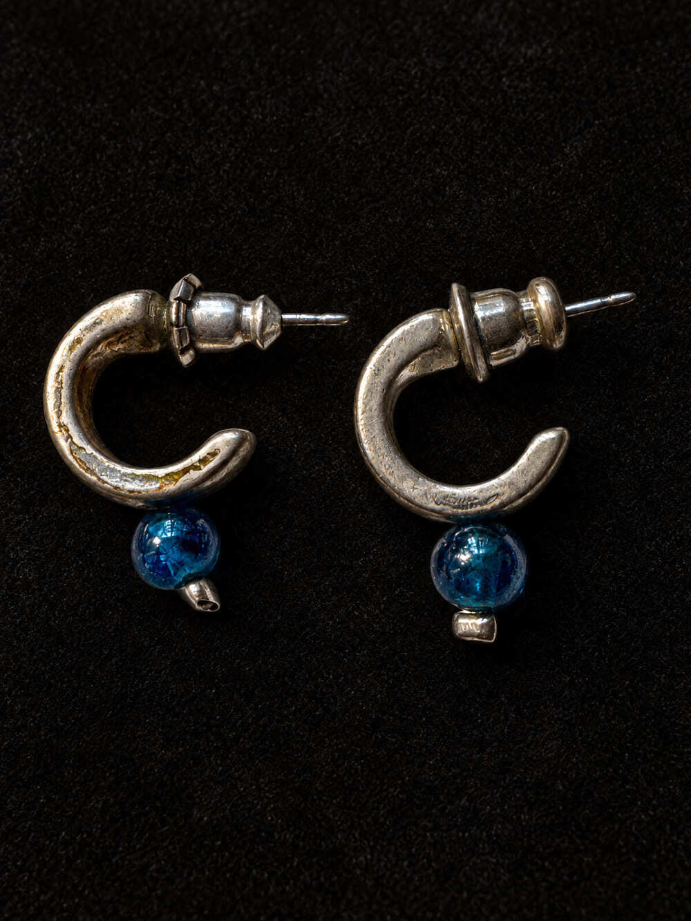 ⚜️ Silver-Tone Hoop Earrings | Blue Crackle Glass Bead Drop | Minimalist 💗